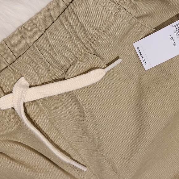 Old Navy Boys Khaki shorts. Size L (10-12) - Picture 3 of 3